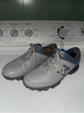 New Balance Men's Light Gray and Navy Athletic Golf Shoes